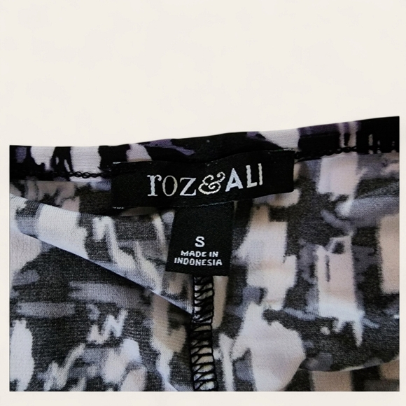 Roz‎ & Ali 3/4 Sleeve Patterned Blouse - Small - Picture 3 of 4